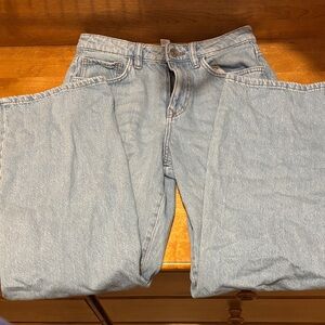 Forever 21 Women's Light Blue Straight Leg Jeans